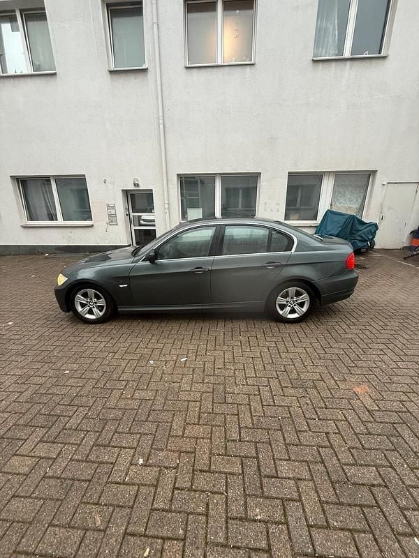 Gebraucht BMW 318 143 PS (105 kW) 2009 Grün Limousine