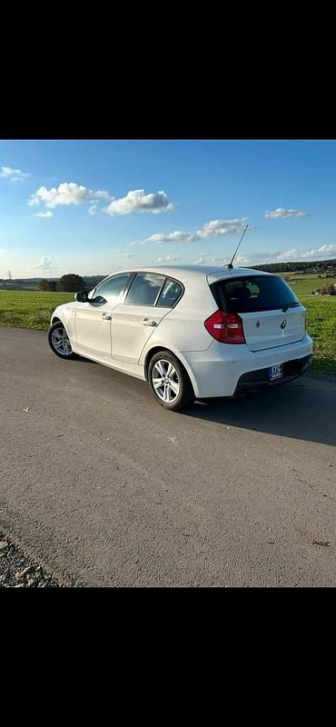 Gebraucht BMW 116 122 PS (89 kW) 2010 Weiß Kleinwagen