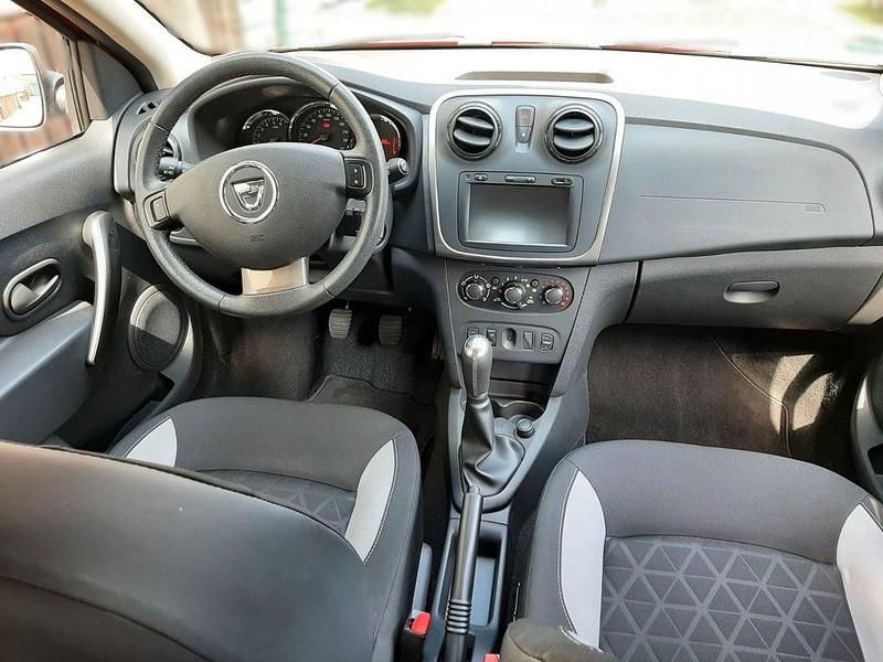 Gebraucht Dacia Sandero Prestige 90 PS (66 kW) 2013 Rot Limousine