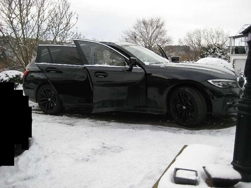 Schwarz ii Gebraucht 2020 BMW 330e Advantage Kombi | 16.700 € (Etwas zu teuer) - Bild 1/4