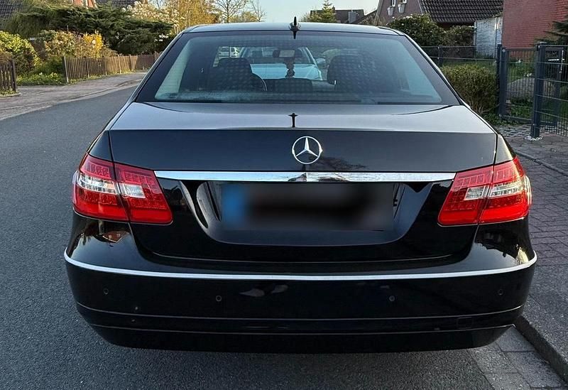 Gebraucht Mercedes E250 204 PS (150 kW) 2010 Schwarz Limousine