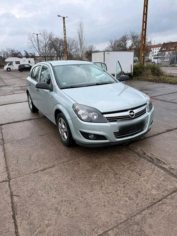Gebraucht Opel Astra 90 PS (66 kW) 2009 Silber Limousine