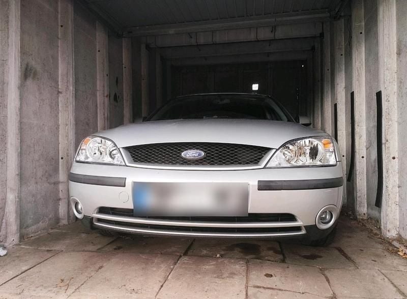 Gebraucht Ford Mondeo 146 PS (107 kW) 2001 Silber Limousine