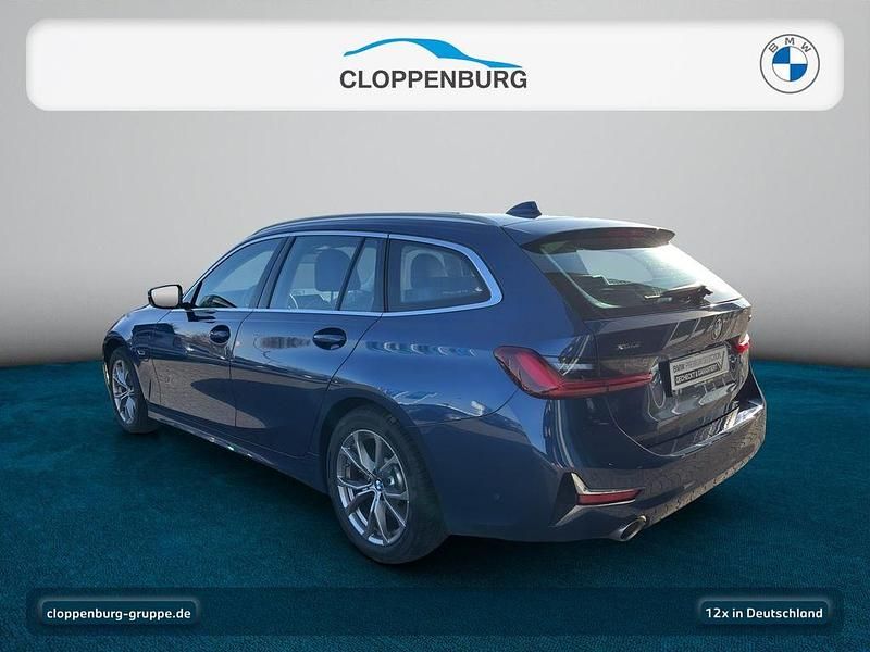 Używany BMW 330e Luxury Line 252 KM (185 kW) 2022 Niebieski Kombi