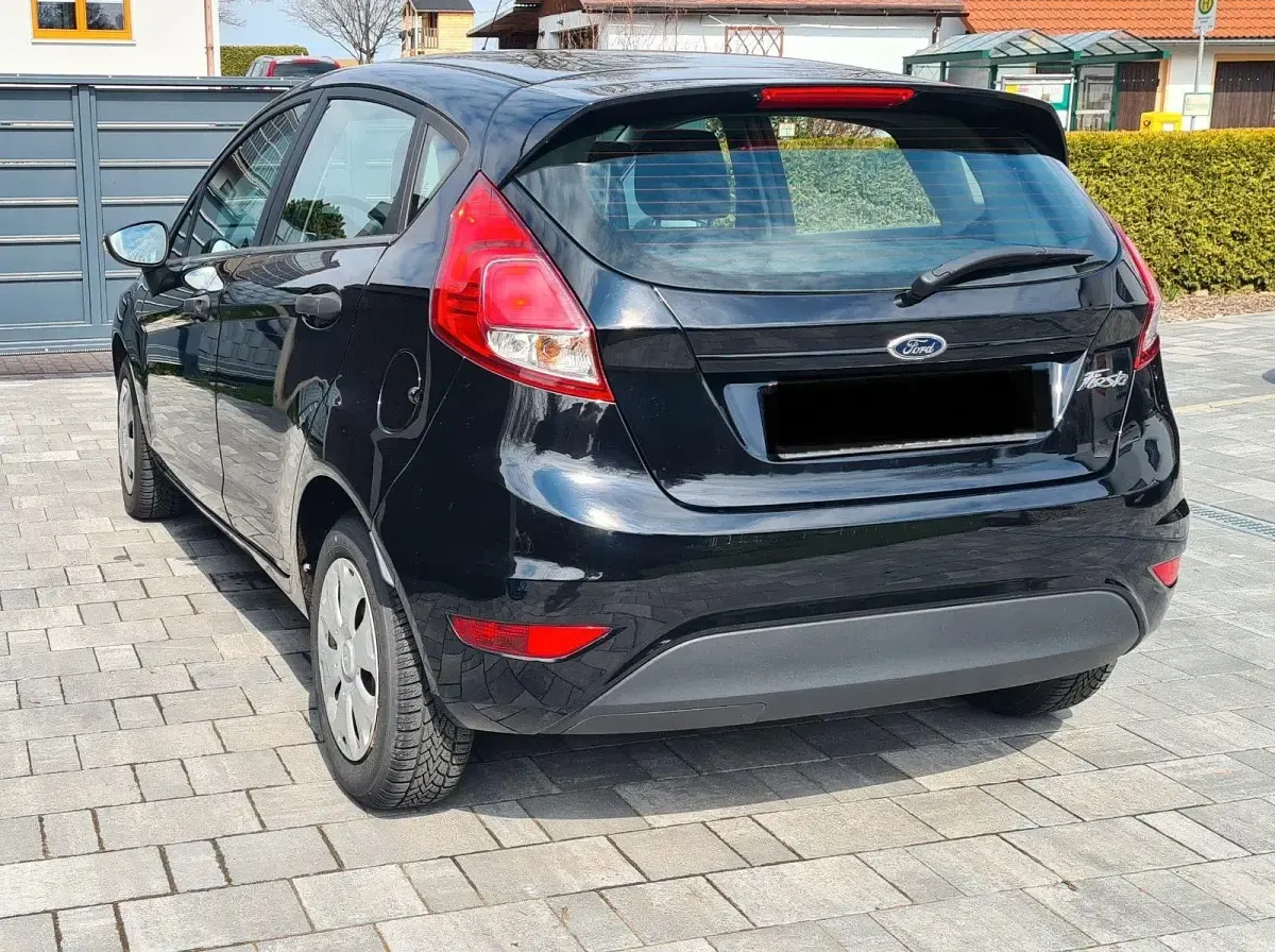 Gebraucht Ford Fiesta Trend 60 PS (44 kW) 2015 Schwarz Kleinwagen