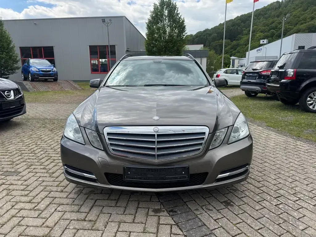Second-hand Mercedes E300 204 CP (150 kW) 2011 Maro Break