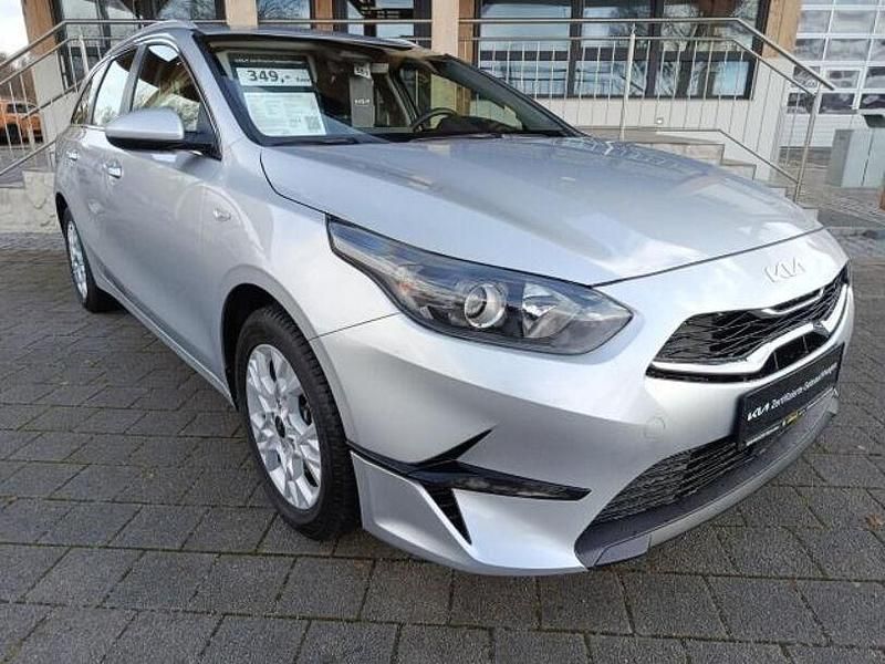 Gebraucht Kia Ceed 140 PS (102 kW) 2025 Silber Kleinwagen