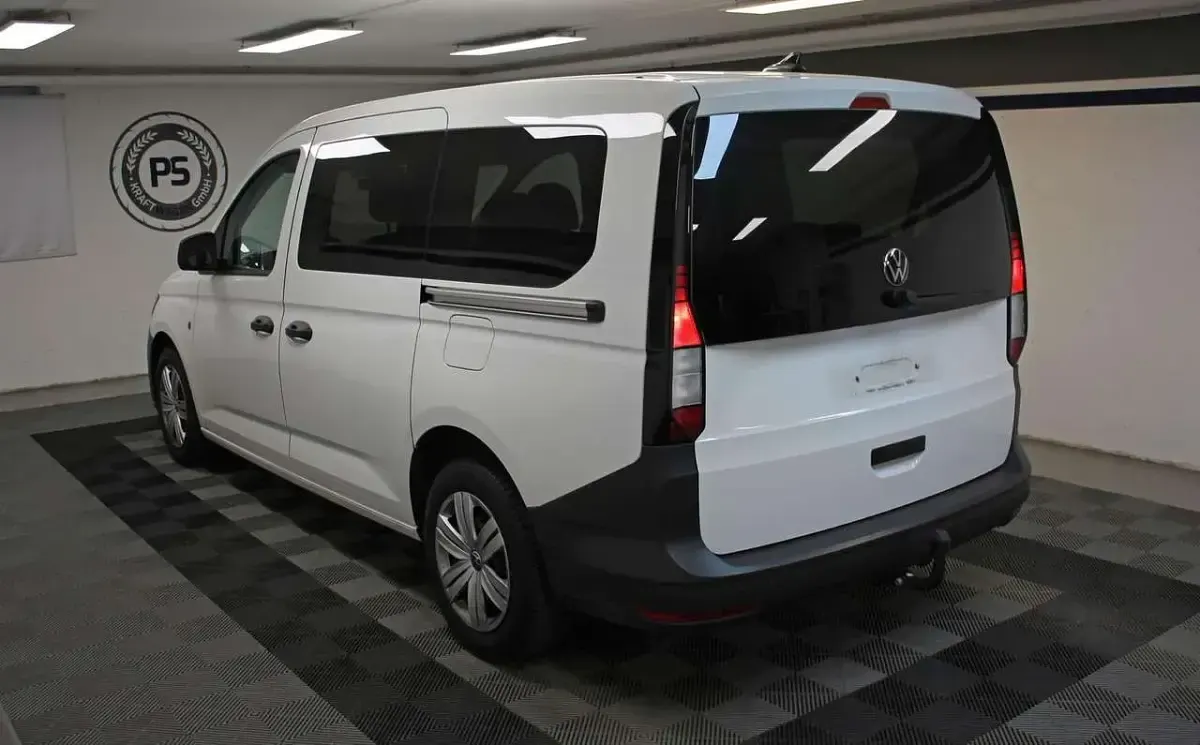 Używany VW Caddy Maxi 114 KM (83 kW) 2022 Biały Minivan