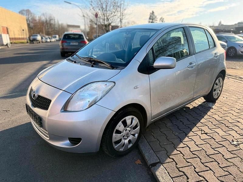 Silber Gebraucht 2009 Toyota Yaris Kleinwagen | 3.999 € (Superpreis) - Bild 1/4