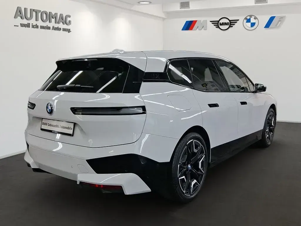 Gebraucht BMW iX Sport Line 239 kW (326 PS) 2023 Weiß SUV