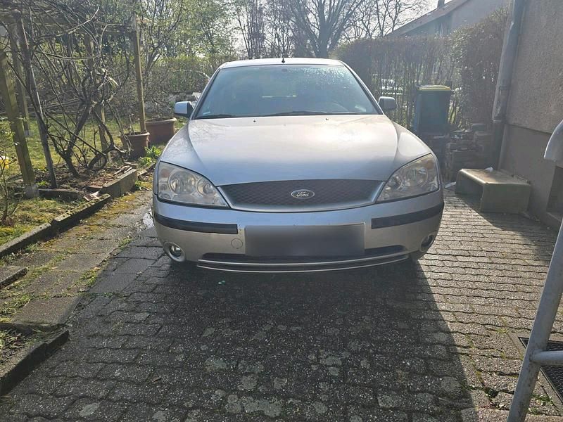 Gebraucht Ford Mondeo Ghia 170 PS (125 kW) 2002 Silber Limousine