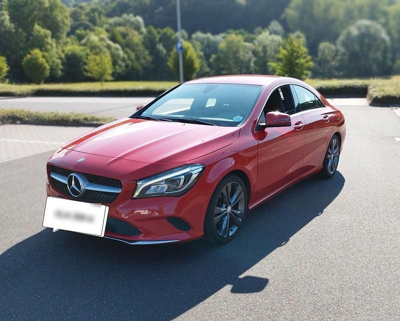 Rot Gebraucht 2016 Mercedes CLA200 Urban Coupé | 12.200 € (Guter Preis) - Bild 1/4