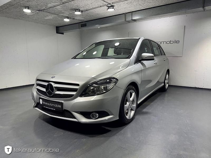Polarsilber lack Gebraucht 2014 Mercedes B200 Sport Van / Kleinbus | 13.990 € (Fairer Preis) - Bild 1/4