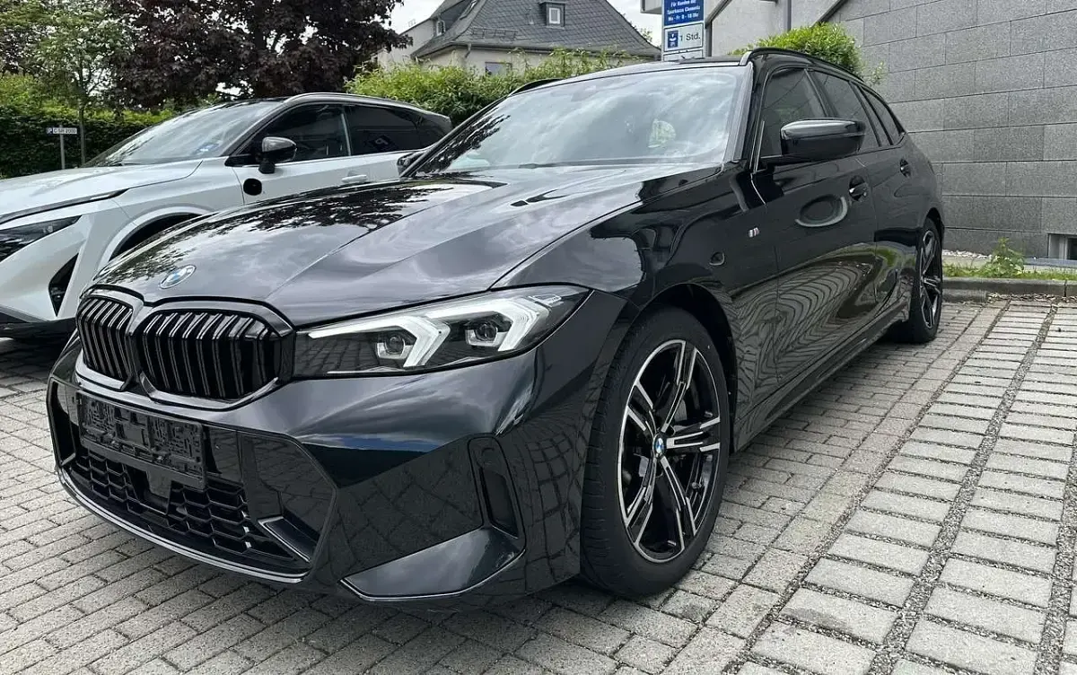 Gebraucht BMW 330 M Sport 245 PS (180 kW) 2025 Schwarz Kombi