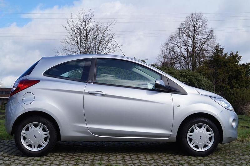 Gebraucht Ford Ka Titanium 69 PS (50 kW) 2010 Silber Kleinwagen