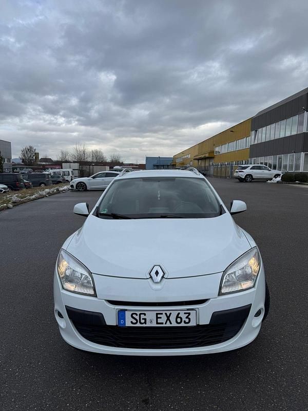 Gebraucht Renault Mégane GrandTour 106 PS (77 kW) 2011 Weiß Kombi