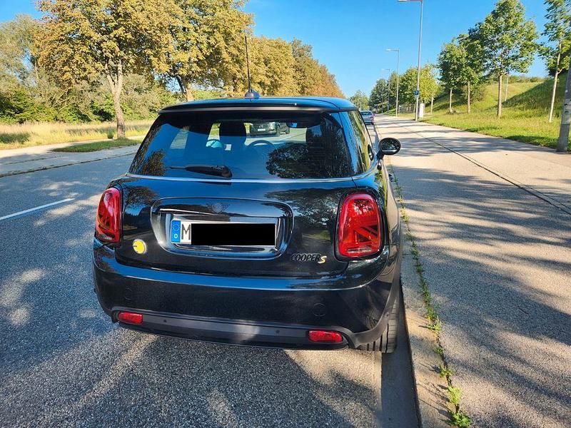 Gebraucht Mini Cooper SE 135 kW (184 PS) 2022 Schwarz Kleinwagen