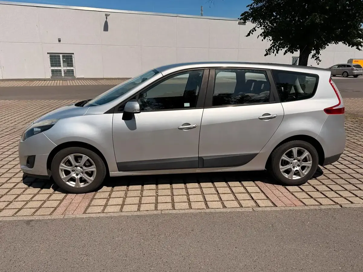 Gebraucht Renault Scenic E-Tech 110 PS (80 kW) 2009 Silber Van / Kleinbus