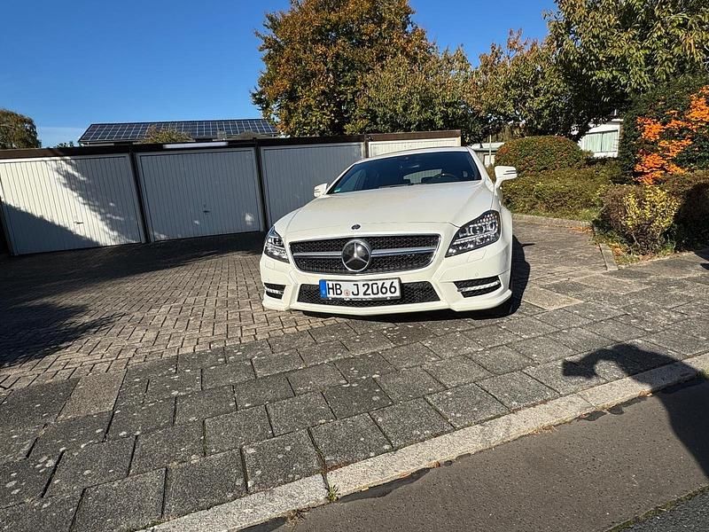 Weiß Gebraucht 2014 Mercedes CLS350 AMG line Kombi | 16.900 € (Guter Preis) - Bild 1/4