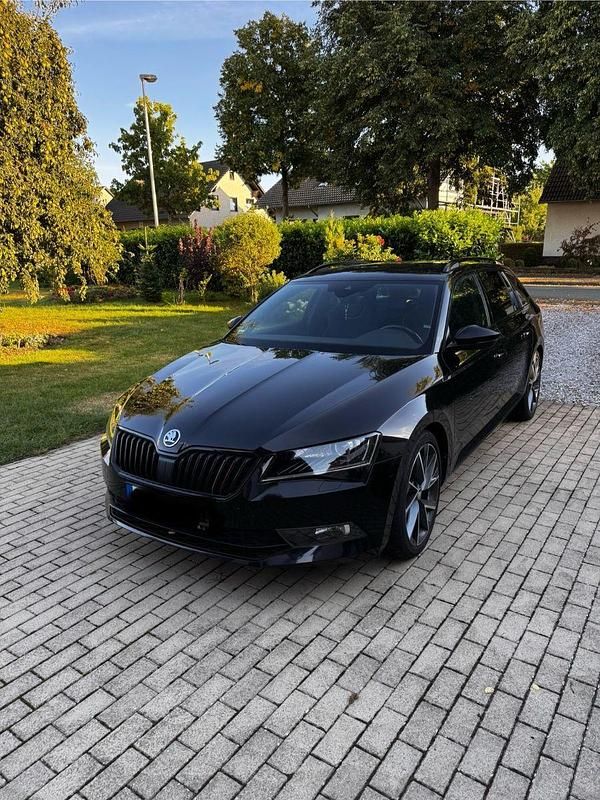 Schwarz Gebraucht 2019 Skoda Superb SportLine Kombi | 20.299 € (Superpreis) - Bild 1/4