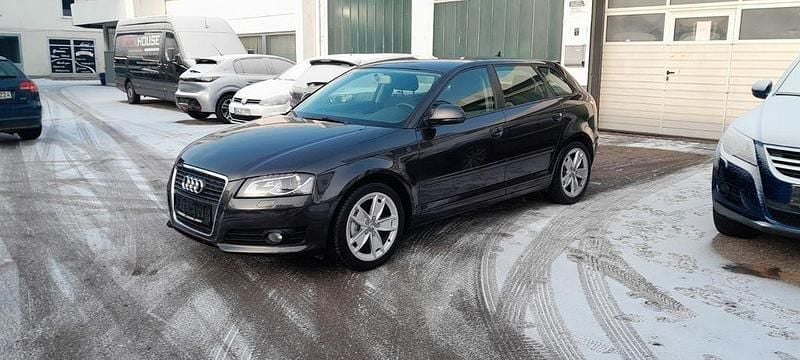 Grau Gebraucht 2009 Audi A3 Ambition Limousine | 8.500 € (Teuer) - Bild 1/4