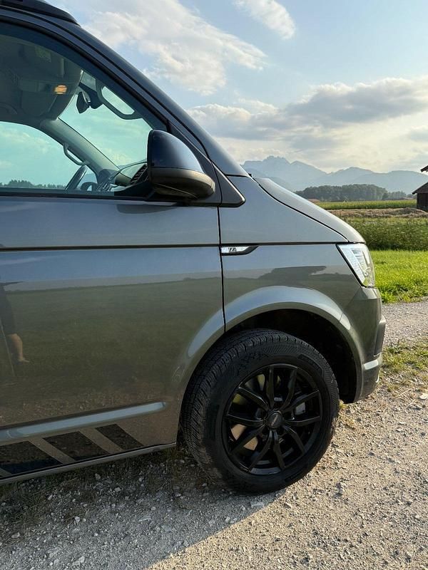 Gebraucht VW California Beach 204 PS (150 kW) 2017 Grau Van