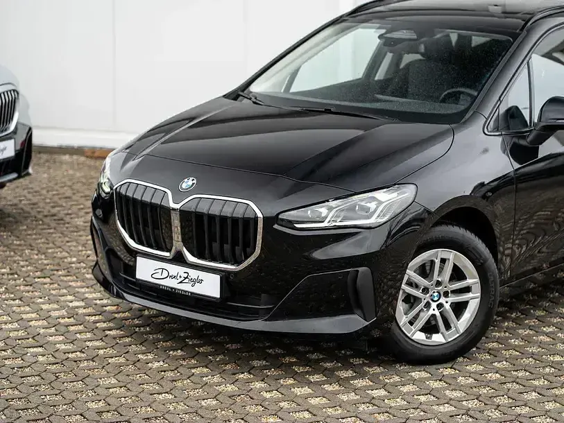 Gebraucht BMW 220 Active Tourer Luxury Line 170 PS (125 kW) 2025 Saphirschwarzmetallic Van / Kleinbus