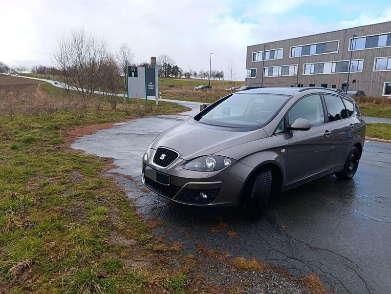 Usata Seat Altea Reference 105 CV (77 kW) 2014 Grigio Monovolume