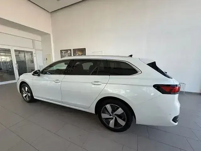 Gebraucht VW Passat Business 150 PS (110 kW) 2025 Weiß Kombi