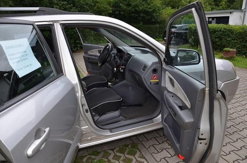 Grau Gebraucht 2005 Hyundai Tucson GLS SUV | 4.500 € (Fairer Preis) - Bild 1/4