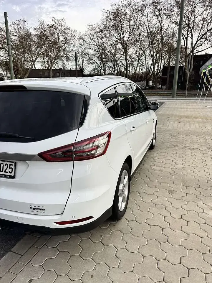 Gebraucht Ford S-MAX Titanium 150 PS (110 kW) 2019 Weiß Van / Kleinbus