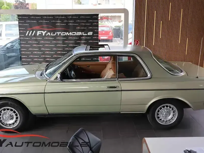 Gebraucht Mercedes 280 177 PS (130 kW) 1978 Grün Coupé