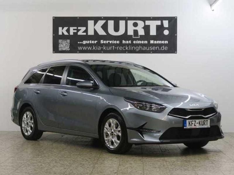 Lunarsilber (metallic) Gebraucht 2022 Kia Ceed Vision Kombi | 12.499 € (Superpreis) - Bild 1/4