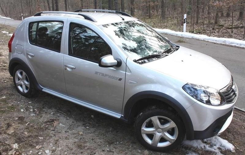 Silber Gebraucht 2014 Dacia Sandero Stepway Kleinwagen | 6.250 € (Fairer Preis) - Bild 1/1