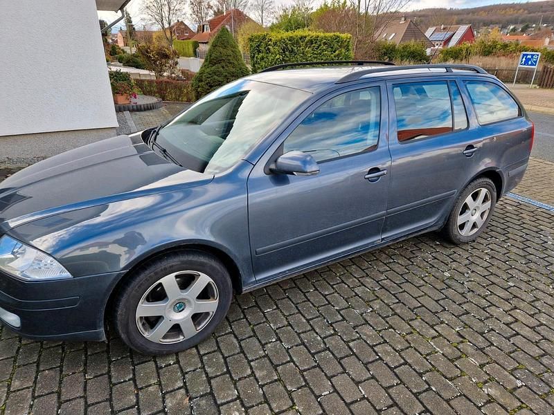 Grau Gebraucht 2008 Skoda Octavia Kombi | 3.400 € (Fairer Preis) - Bild 1/4