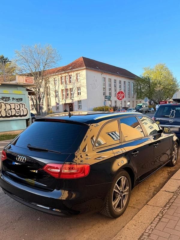 Używany Audi A4 140 KM (102 kW) 2015 Czarny Kombi