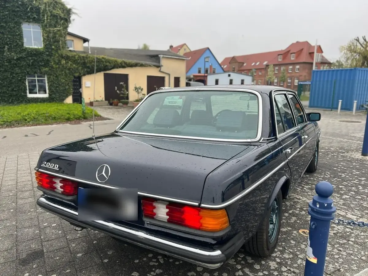 Gebraucht Mercedes 200 60 PS (44 kW) 1982 Blau Limousine