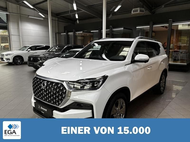 Weiß metallic Gebraucht 2023 Ssangyong (KGM) Rexton Sapphire SUV | 35.620 € - Bild 1/4