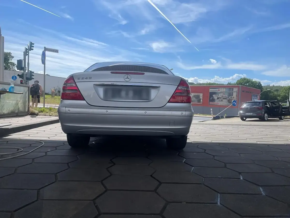 Gebraucht Mercedes E240 177 PS (130 kW) 2003 Silber Limousine