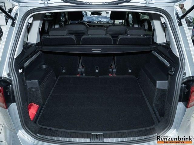 Gebraucht VW Touran Move 150 PS (110 kW) 2024 Silber Van / Kleinbus