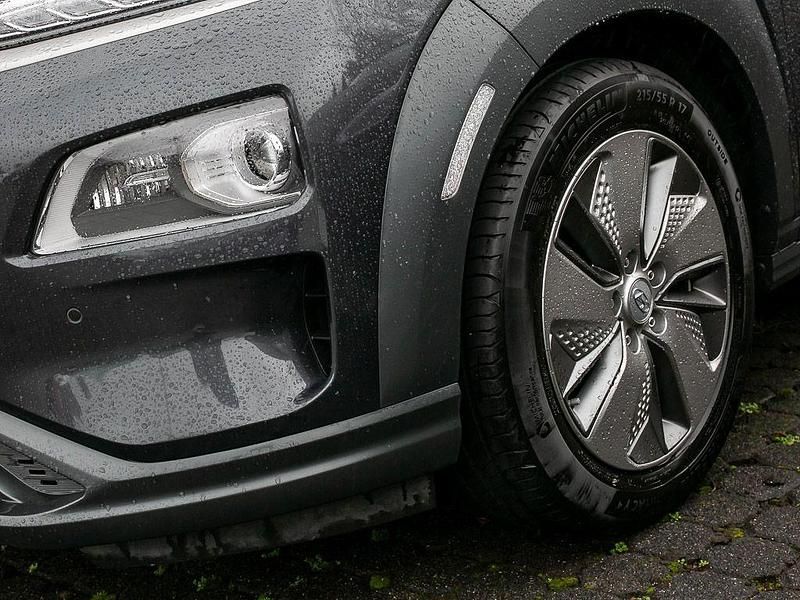 Gebraucht Hyundai Kona Premium 150 kW (204 PS) 2021 Dark knight (schwarz) SUV