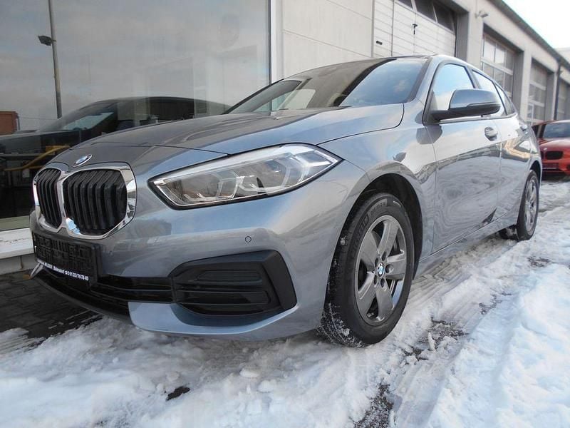 Grau Gebraucht 2023 BMW 118 Kleinwagen | 18.999 € (Superpreis) - Bild 1/4