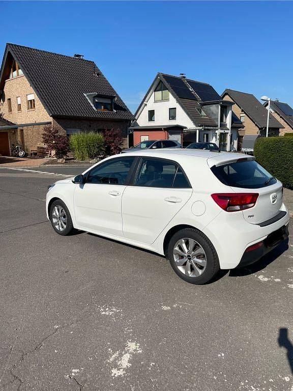 Gebraucht Kia Rio Vision 101 PS (74 kW) 2022 Weiß Limousine