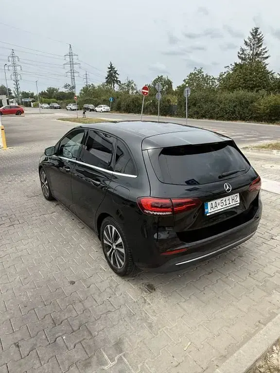 Gebraucht Mercedes B180 116 PS (85 kW) 2021 Schwarz Kleinwagen