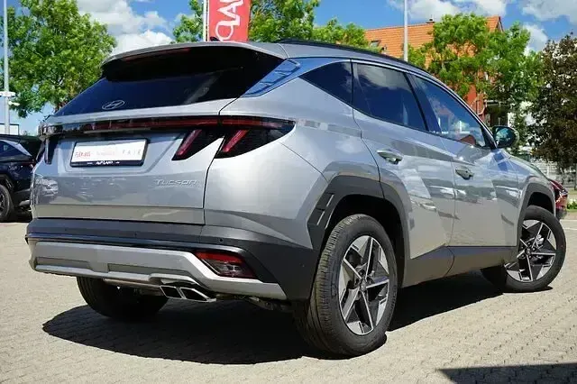 Neu Hyundai Tucson 150 PS (110 kW) 2026 Silber SUV
