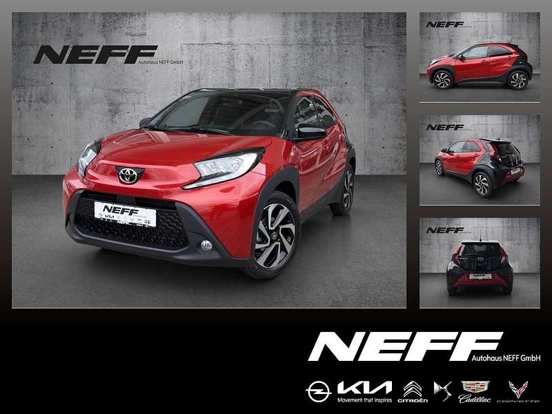 Neu Toyota Aygo X 72 PS (52 kW) 2025 Chili red / night sky black SUV