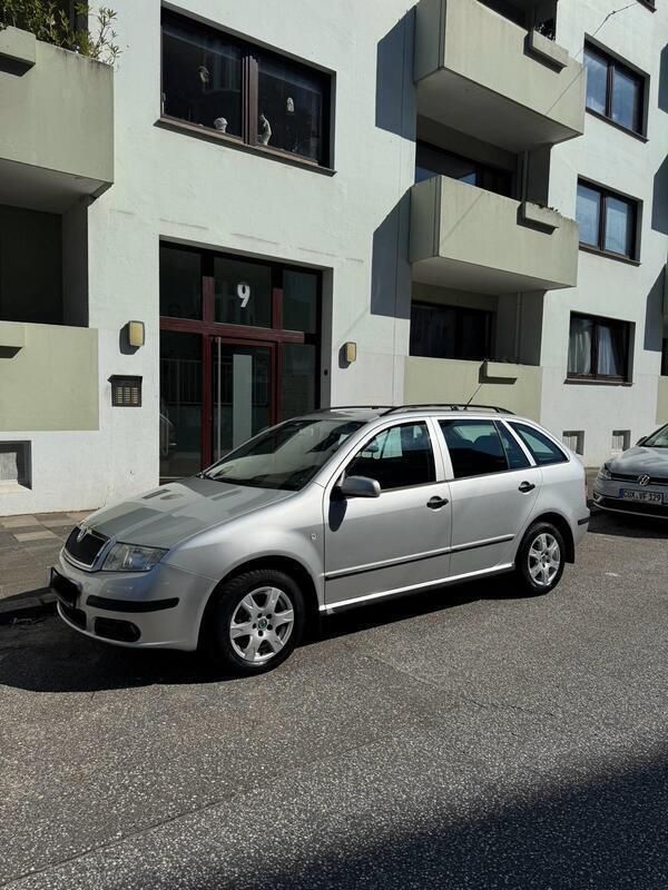 Silber Gebraucht 2005 Skoda Fabia Kombi | 2.600 € (Etwas zu teuer) - Bild 1/4