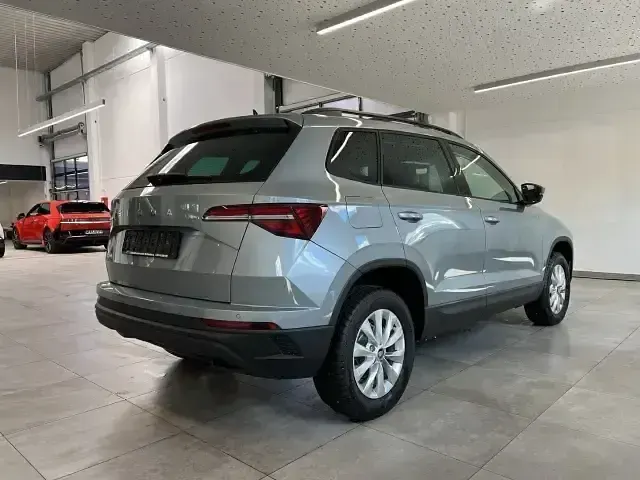 Neu Skoda Karoq Selection 116 PS (85 kW) 2026 Silber SUV