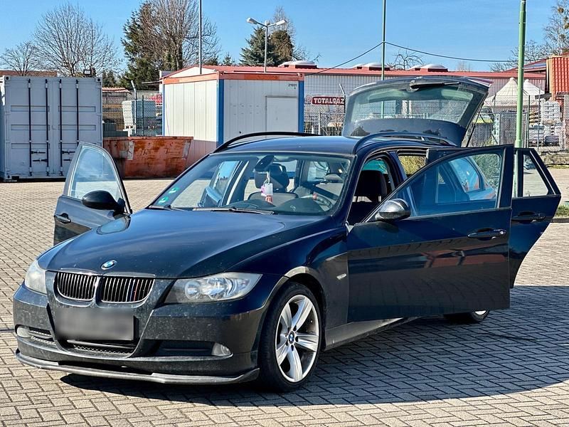 Gebraucht BMW 320 210 PS (154 kW) 2008 Schwarz Kombi