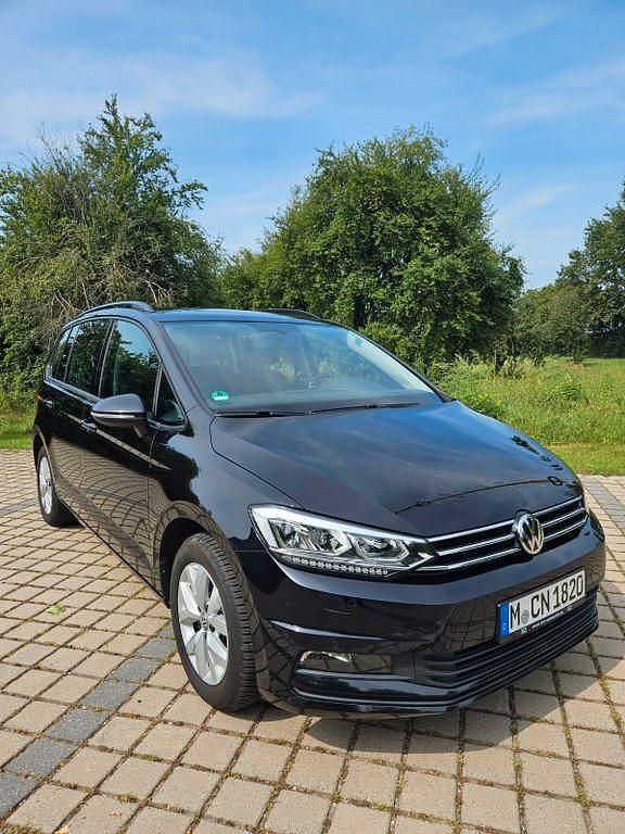 Schwarz Gebraucht 2018 VW Touran Van / Kleinbus | 21.990 € (Fairer Preis) - Bild 1/4